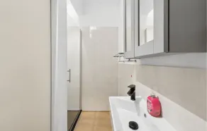 2 bedroom stunning apartment in Malberg - Image 2