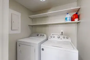 stylish townhome, sleeps 8, pet friendly - Image 2