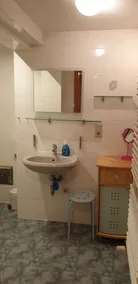 Ideale punto di partenza per tutte le attività di vacanza in resina, in una tranquilla posizione centrale - Image 4