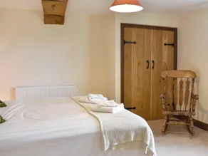 4 bedroom accommodation in Leigh, near Sherborne - Image 5