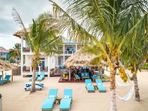 Estudio económico frente a la playa con bar en la piscina - Image 4