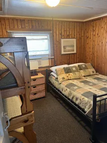 Quaint Lakefront Escape, private shoreline, Dock, Kayaks, Sleeps 6 Near Petoskey - Image 3