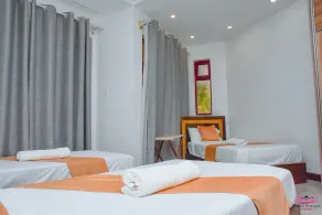 Cool Breeze Beachfront Apartments - Image 2