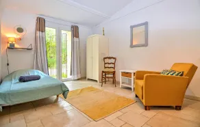 2 Bedroom Beautiful Home In Tavel - Image 4