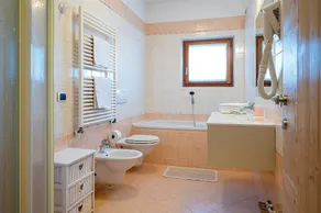 Apartment Alice Bait Giobbe with Moutain View, Shared Garden & Wi-Fi - Image 2