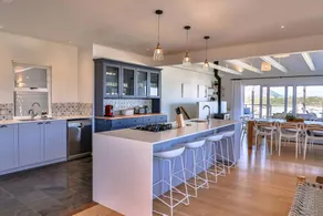 Sunridge Aan Zee | Luxury beach villa Onrus beach - Image 3