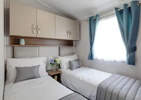 Spacious and luxurious 12ft-wide caravan with one double and two twin. - Image 2