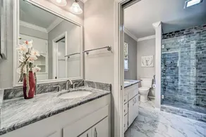 Snowbird-Friendly House with Game Room, Full Kitchen, Balcony & W/D - Image 2
