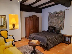 Authentic 16th-century Breton house in the heart of downtown, 2 minutes from the beach - Image 3
