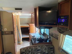 Delightful Camper in Campground with Amenities - Image 3