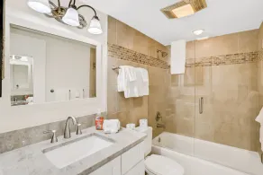 Beautiful Condo with Gorgeous Ocean Views from Balcony + Shared Pool & Free WiFi - Image 5
