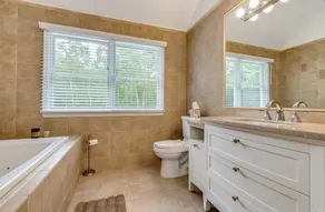 Luxe Hamptons Retreat ✨ Pool + Hot Tub • Sleeps 10 • Near Southampton & US Open - Image 5