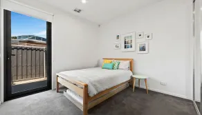 NEUE AUFLISTUNG! Zeitgemäße und schicke, private Terrassen auf beiden Ebenen, zu Fuß zum Dorf - Image 4