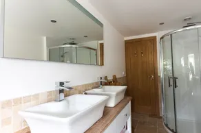 Stunning holiday home with panoramic views across the Teifi valley - Image 5