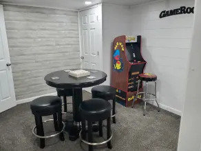 Tranquil setting 15 Miles from Iowa Great Lakes - Fully Furnished with Game Room - Image 2