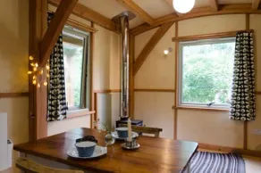 Daisy-a romantic logcabin hiding amongst the trees - Image 5