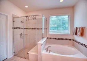 Luxury rental in great location - Image 3