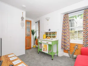 SEA PINKS, romantic, country holiday cottage in Looe - Image 2