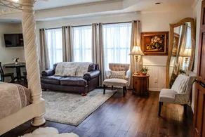 Romantic Honeymoon Suite in Bed & Breakfast - Image 3