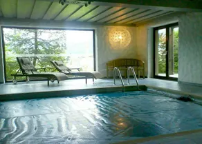 Choose 2 or 3 Bedrooms / Families of up to 6 or 8 persons (+ babies under 2yrs) - Image 2