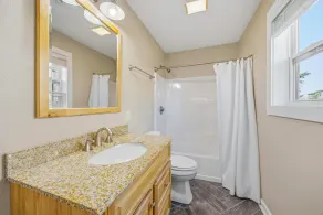 Ny på VRBO-charmerende sommerhus ved havet, HotTub, screenet veranda + let adgang til stranden - Image 4