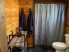 Rustic Fishing Retreat 1 Bed/1 ADA Bath - Image 2