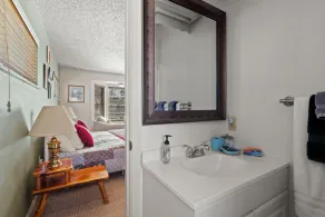 22 miles to Round Top, 3/2 w/ trailer parking, relaxing cozy cabin w/ lake, wifi - Image 3