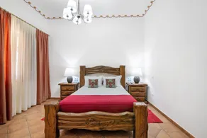 Camera 'Quarto Vermelho - Vista Cortile' con Piscina Condivisa, Wi-Fi e Aria Condizionata - Image 4