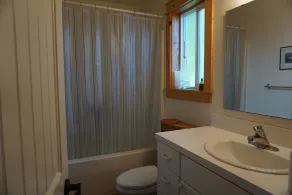 Waterfront Family Retreat near Gig Harbor - Image 4