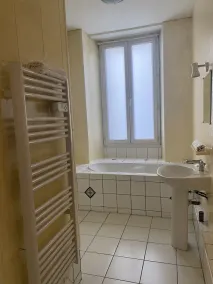 Nice 2 bedroom apartment with hot tub Grenoble center aigle - Image 3