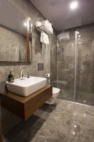 Maxuite Hotel in Home - Image 3