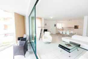 Modern Italian Lakes apartment with pool - Image 4