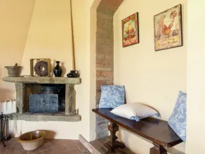Apartment on Farm Amidst the Umbrian Hills - Image 2