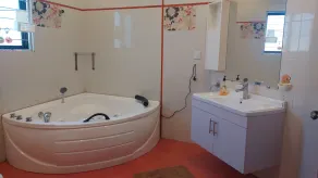 Luxurious 2-bedroom ground portion in heart of DHA - Image 2