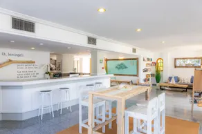 Apartment Close to the Beach with Pool Access, Private Terrace, Air Conditioning and Wi-Fi - Image 5