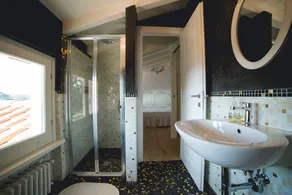 Shabby Chic House with Private Swimming Pool and view of Forte dei Marmi. - Image 4