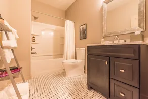 Suite 4 - Quiet and private accommodations in a country setting. - Image 4