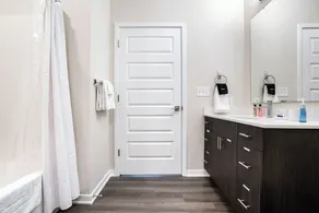 Landing Furnished Apartments Near Northside - Image 5