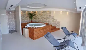 Holiday apartment with garden and air conditioning and pool - Image 2