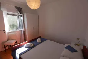 Holiday apartment with balcony and air conditioning - Image 5