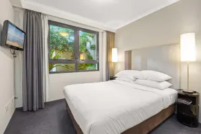 Contemporary 1-Bed First Floor Unit with Pool - Image 4