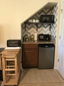 EFFICIENCY/ROOM with garage, kitchen bar and a separate entrance from the garage - Image 4
