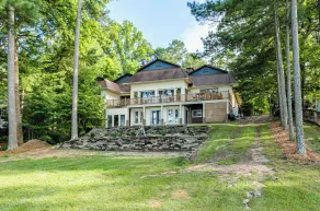 Lakefront Retreat Mins to Golf! Sleeps 8 guests! - Image 5