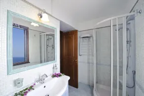 Magical Apartment with Jacuzzi and Sea View - Image 2