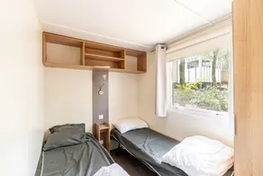 Mobile Home for 6 Guests with Shared Pool and Private Terrace - Image 5