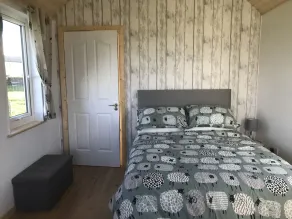 The Snuggly Sheep Farm Stay Shepherd Hut - Image 3