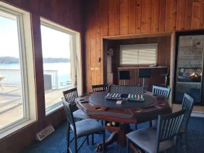 Large waterfront home w/ boat rental available, great for family vacation. - Image 4
