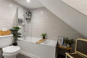 Luxurious 2 Bed Apartment, Free Parking & Netflix - Image 3