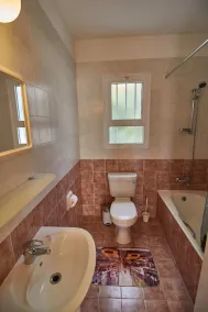 Coral Bay Prime Tourist Location - 2 Bed Villa - 300m To Coral Bay Beaches -Pool - Image 2