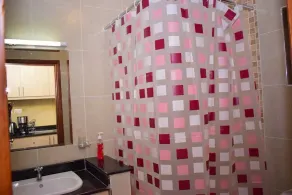 Serviced Studio Apartments 7 mins drive to Airport - Image 3